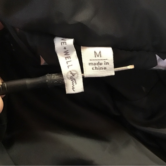 Live Well Active Women’s Black With Silver Star Hooded Puffer Jacket Sz. M - Picture 10 of 11